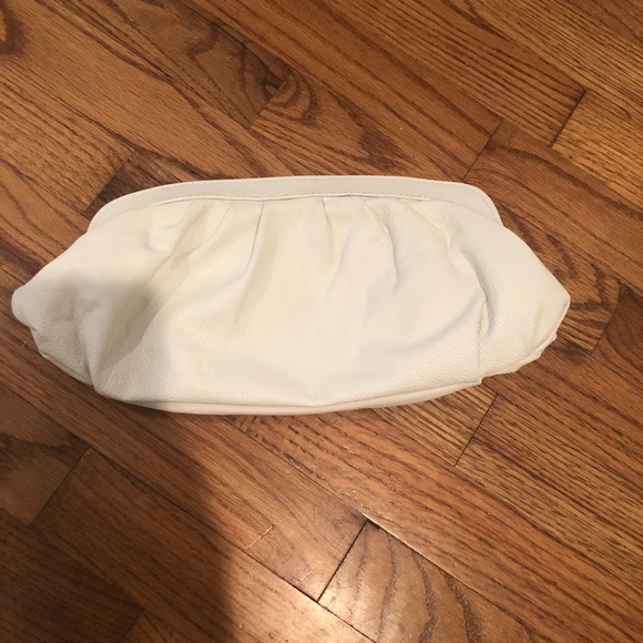 Ivory clutch🥑🥑🥑 - Picture 2 of 6